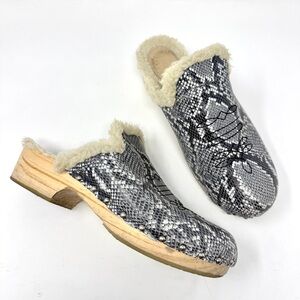Anthropologie Pilcro Gray Snakeskin Fur-Lined Wooden Mules